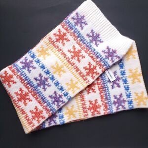 Old Navy Scarf Fair Isle 9 x 72" Multicolor Sweater Knit Snowflake Pattern NWT